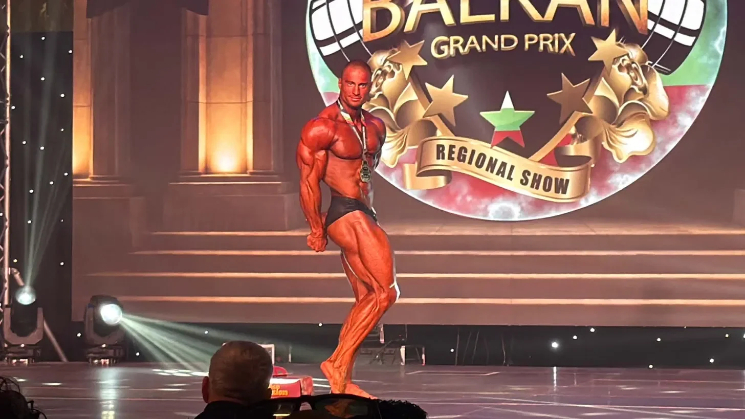 Stage pose
